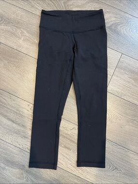 Lululemon Wunderunder mid rise crop